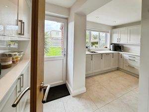  CHESTNUT WAY - click for photo gallery